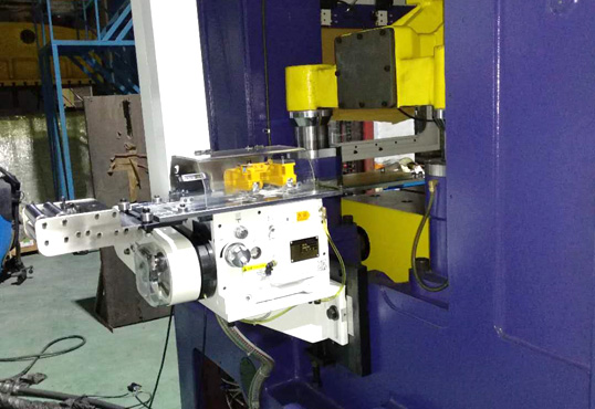 沖床送料機 沖床送料機